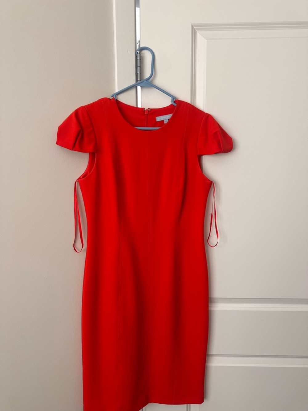 Red Women's Sheath Dress with Short Puff Sleeves